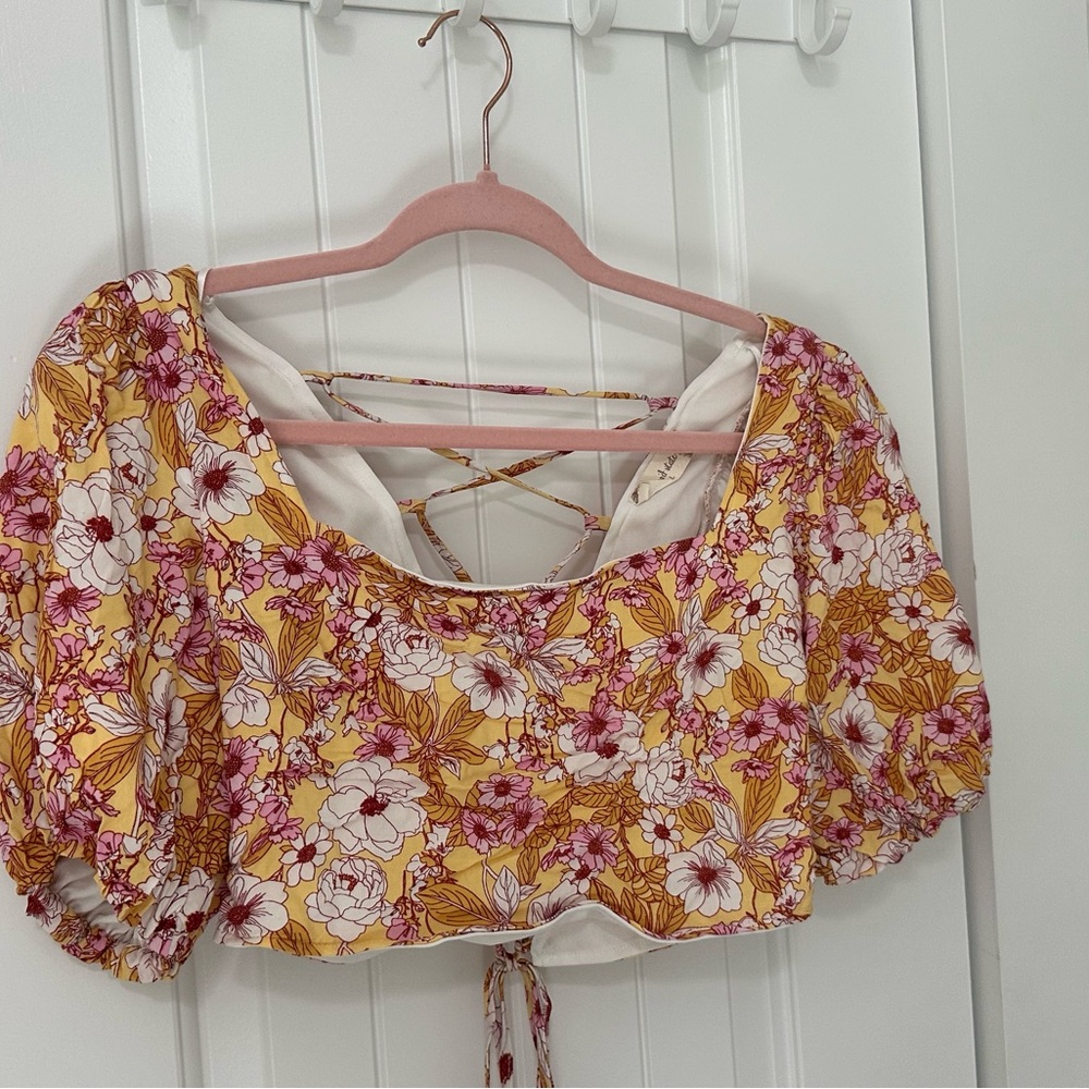 Floral Puff Sleeve Crop Top